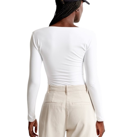 Abercrombie & Fitch Soft Matte Seamless Long Sleeve Tuckable Squareneck Top NWT - Picture 2 of 8